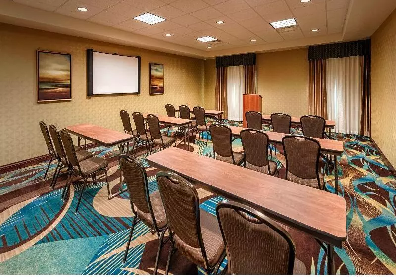 Отель Hampton Inn & Suites Red Bluff