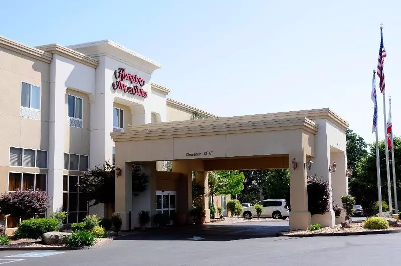 Отель Hampton Inn & Suites Red Bluff