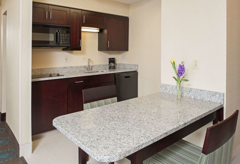 فندق Larkspur Landing South Bend