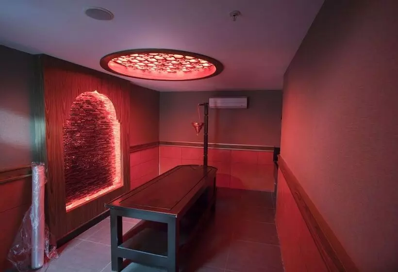 Отель Holiday City