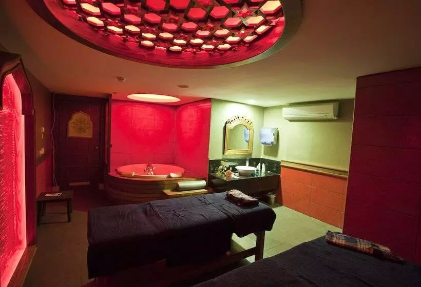 Отель Holiday City