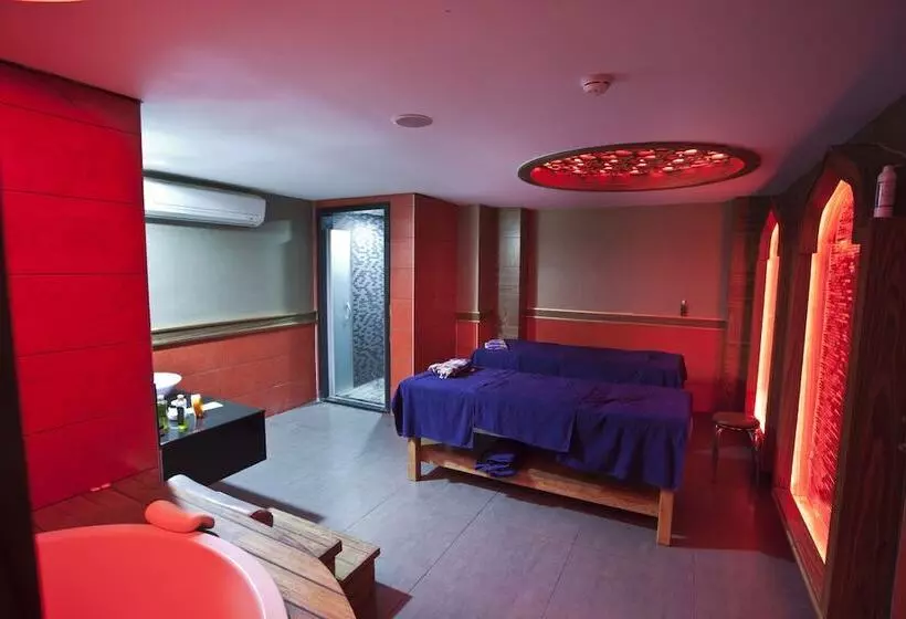 Отель Holiday City