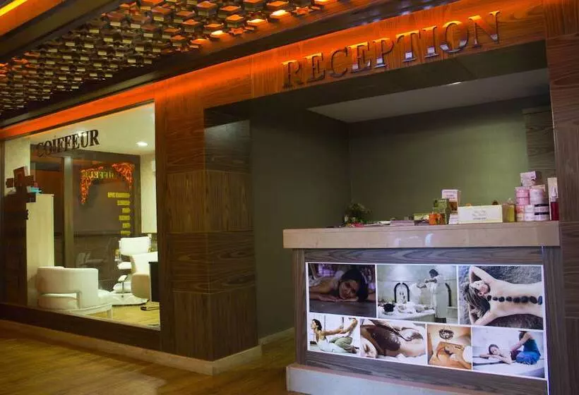 Отель Holiday City