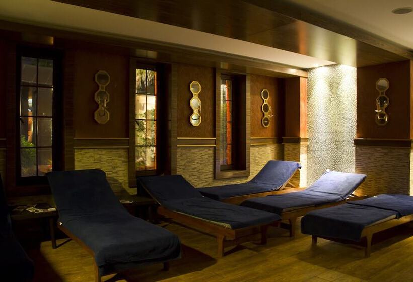 בית מלון כפרי Holiday City