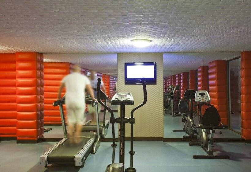 בית מלון כפרי Holiday City