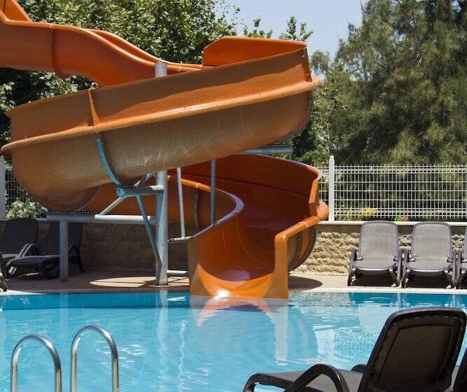 בית מלון כפרי Holiday City