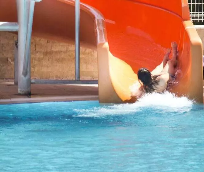 Отель Holiday City