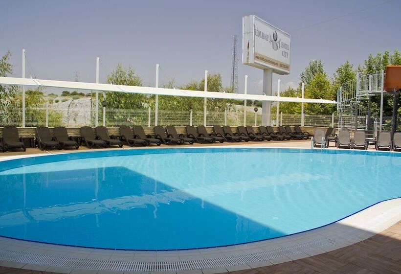 בית מלון כפרי Holiday City