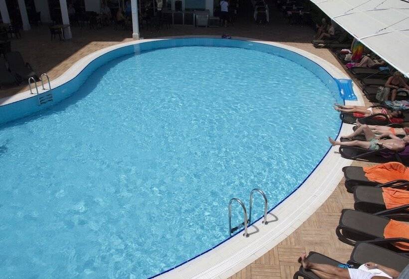 בית מלון כפרי Holiday City