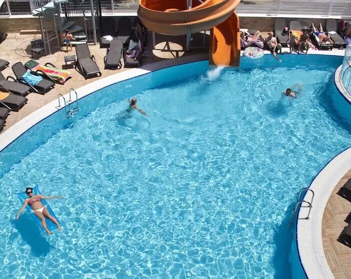 Отель Holiday City