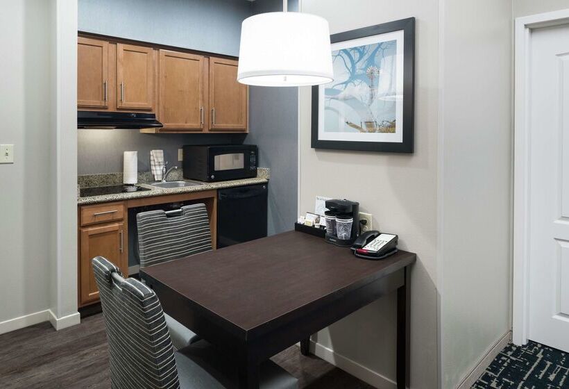 Hotelli Homewood Suites By Hilton Cedar Rapidsnorth