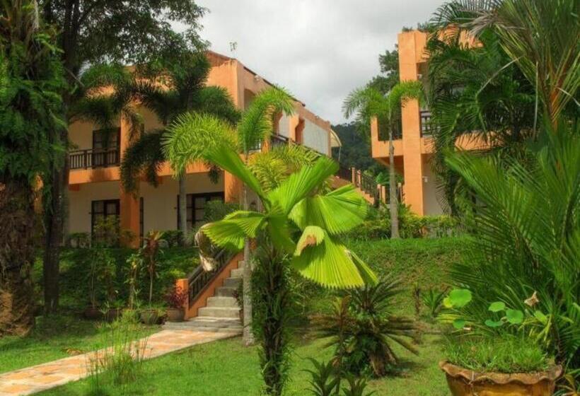 בית מלון כפרי Khaolak Palm Hill Resort