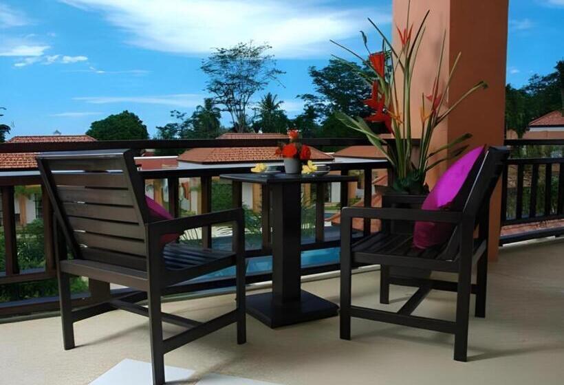 בית מלון כפרי Khaolak Palm Hill Resort