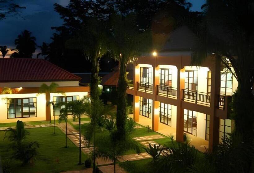 בית מלון כפרי Khaolak Palm Hill Resort