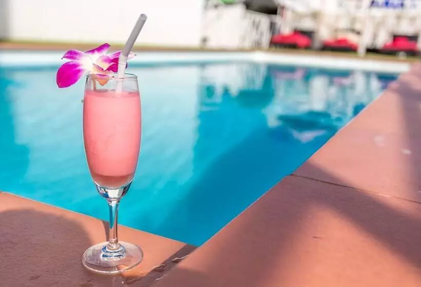 ホテル Pj Patong Resortel