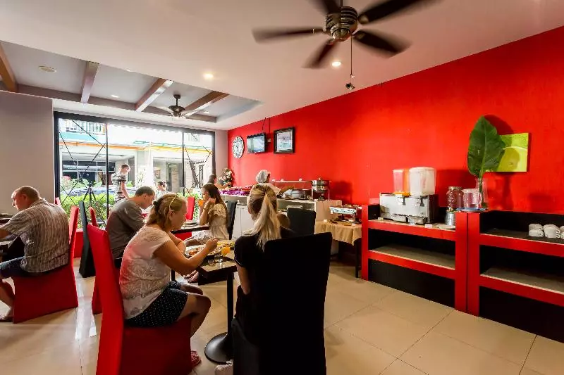 ホテル Pj Patong Resortel