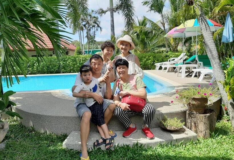 هتل D&k Smiley Phuket Resort