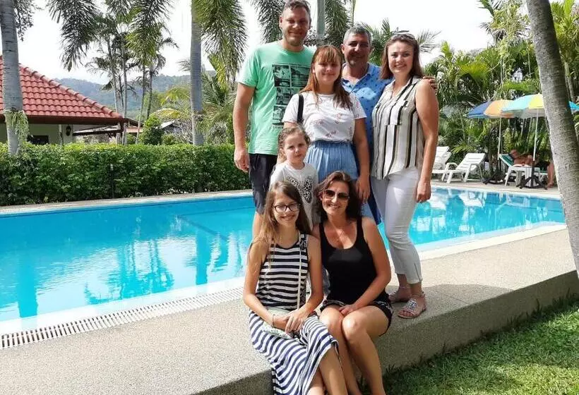 Hotel D&k Smiley Phuket Resort