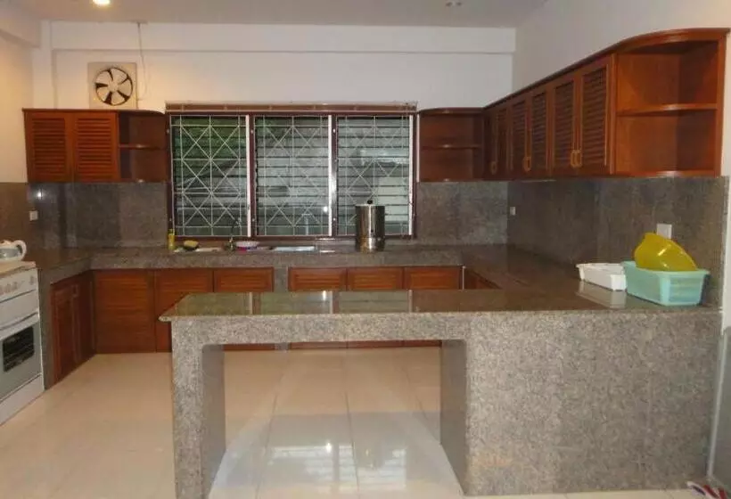 Hotel D&k Smiley Phuket Resort