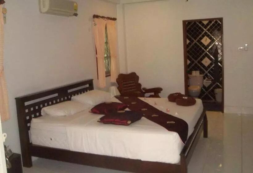 Hotel D&k Smiley Phuket Resort