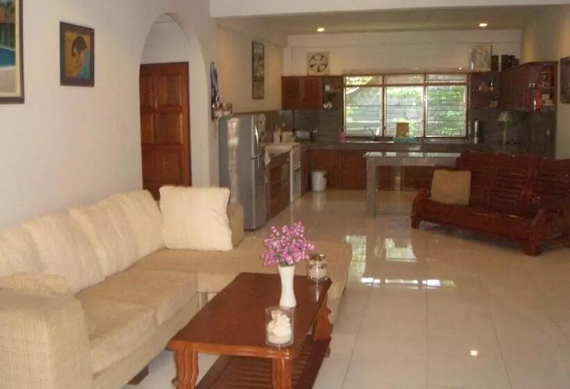 Hotel D&k Smiley Phuket Resort