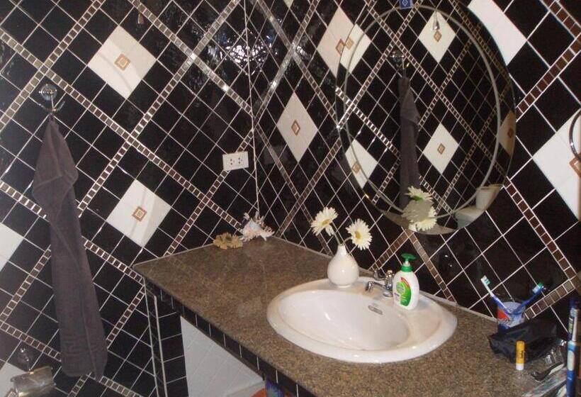 هتل D&k Smiley Phuket Resort