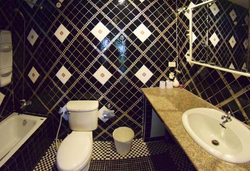 هتل D&k Smiley Phuket Resort