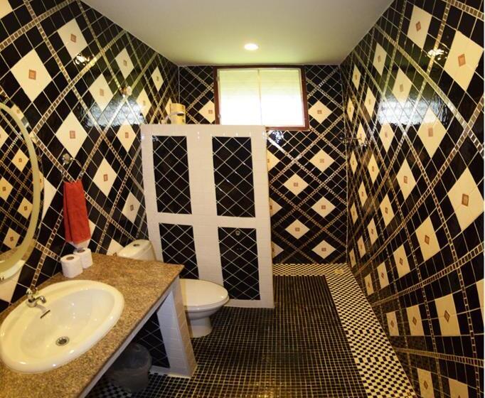 هتل D&k Smiley Phuket Resort