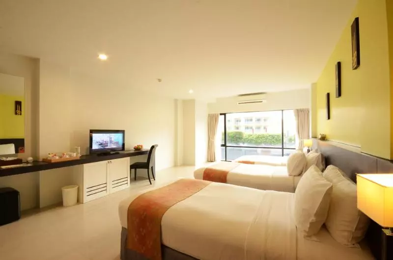 Hotel The Lantern Resorts Patong   Sha Extra Plus