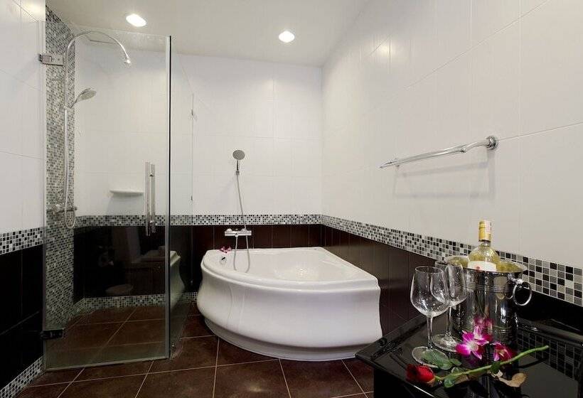 فندق The Park Surin By Resava