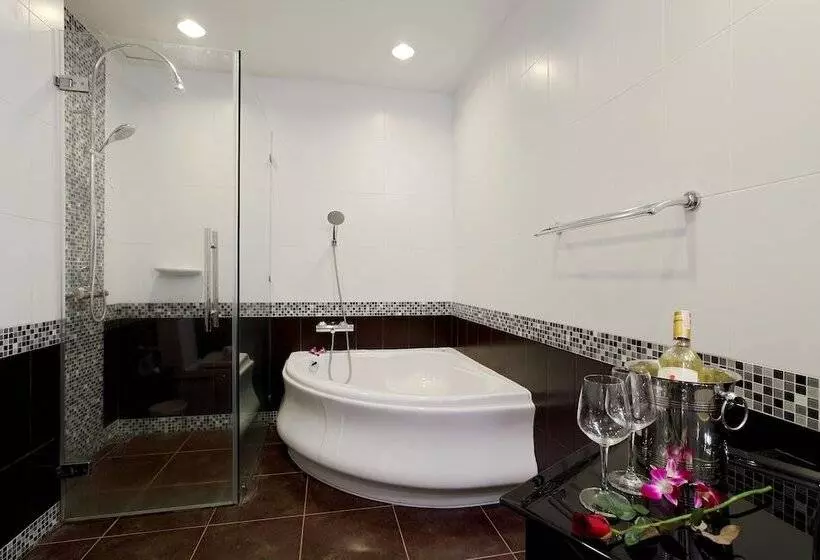 فندق The Park Surin By Resava