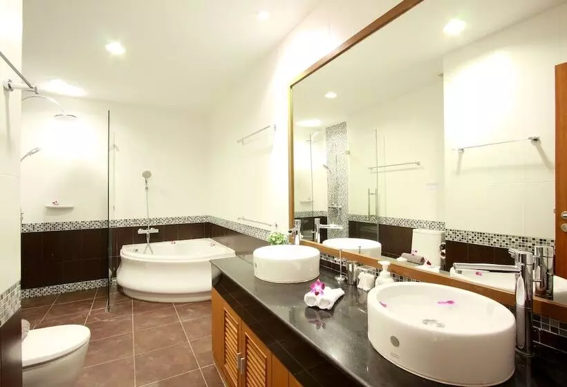 فندق The Park Surin By Resava