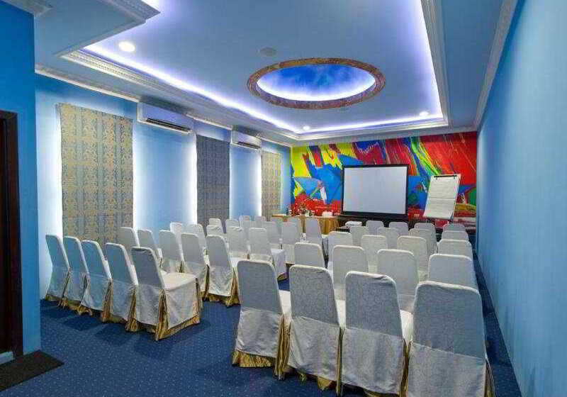 Amos Cozy Hotel Melawai