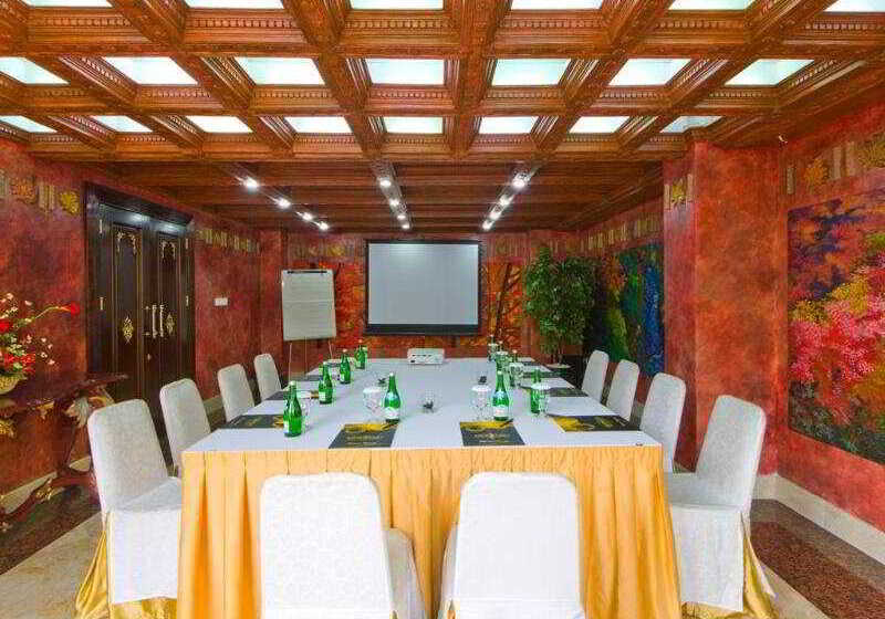 Amos Cozy Hotel Melawai