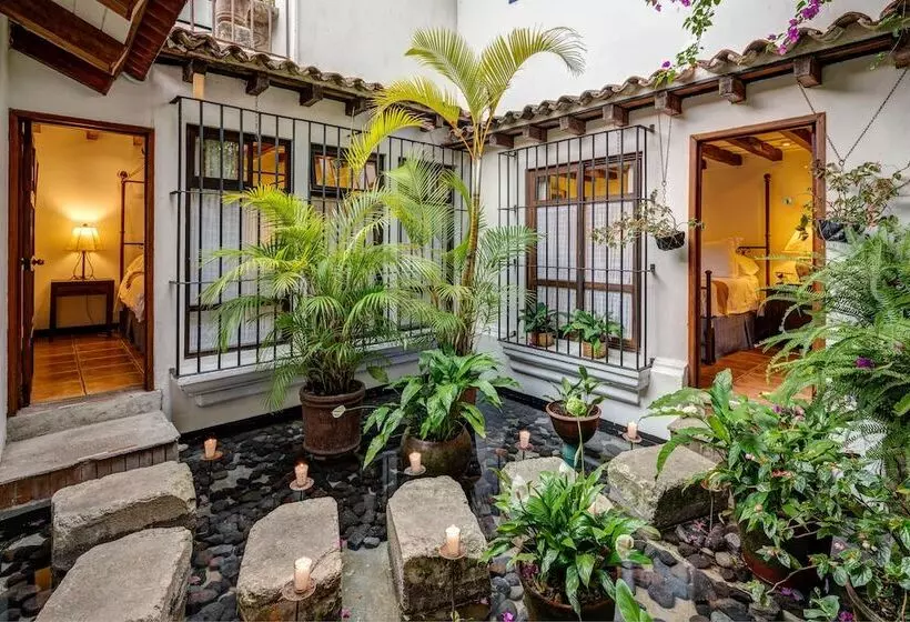 Casa Encantada By Porta Hotels