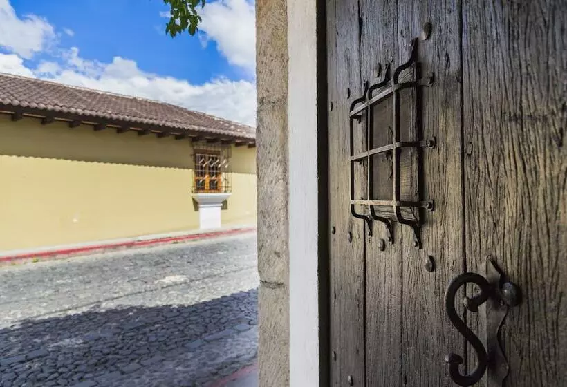 Casa Encantada By Porta Hotels