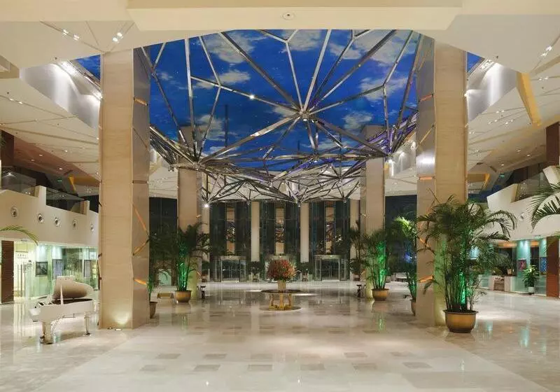 호텔 Holiday Inn West & East Century City