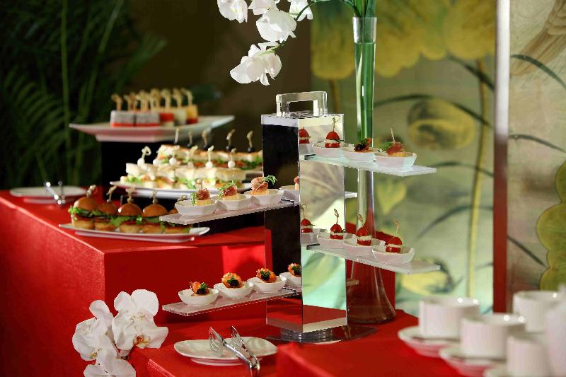 ホテル Holiday Inn West & East Century City