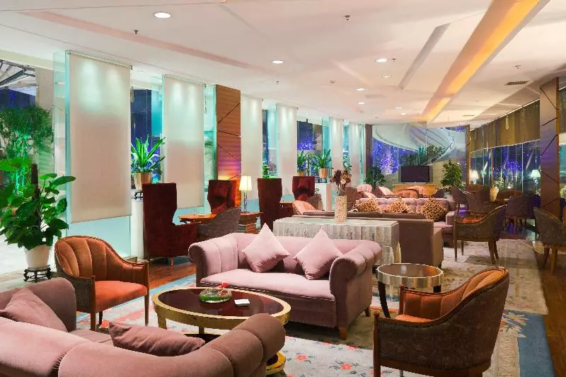 호텔 Holiday Inn West & East Century City