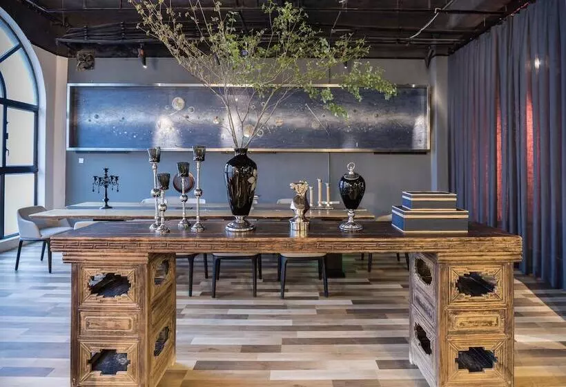 Hotel Qingdao The Castle