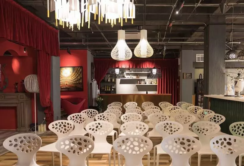 Hotel Qingdao The Castle