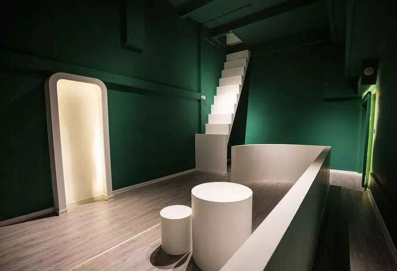 Hotel Qingdao The Castle