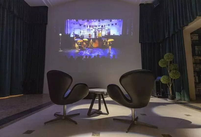 Hotel Qingdao The Castle