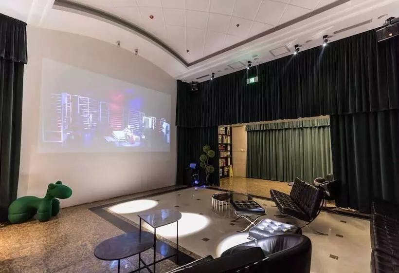 Hotel Qingdao The Castle