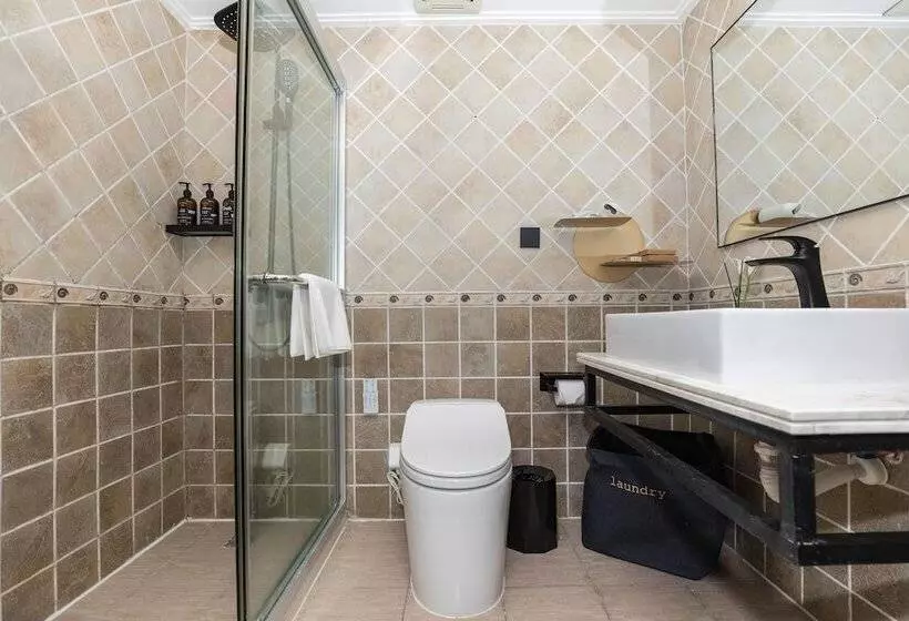 Hotel Qingdao The Castle