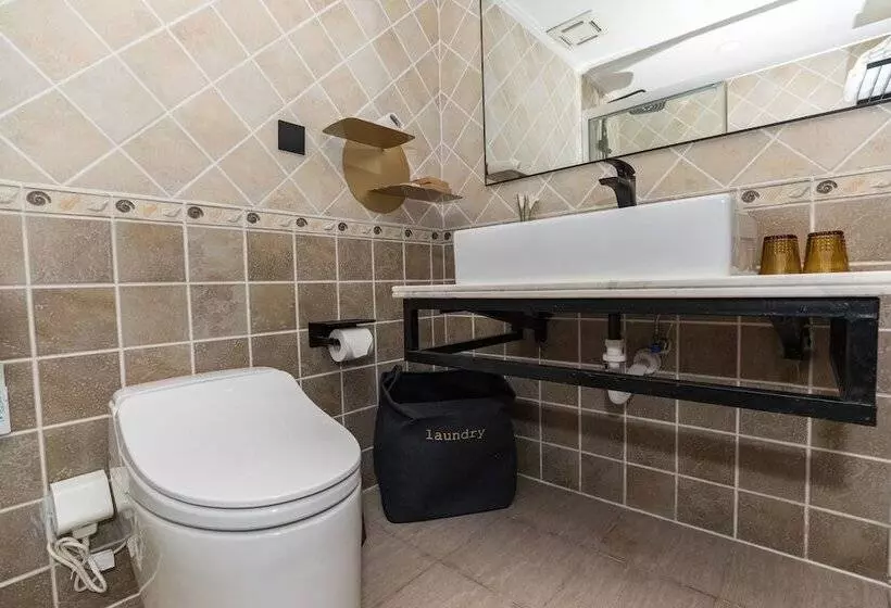 Hotel Qingdao The Castle