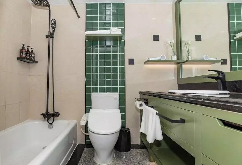 Hotel Qingdao The Castle