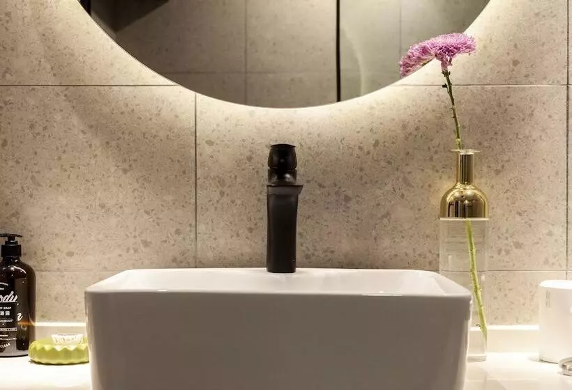 Hotel Qingdao The Castle