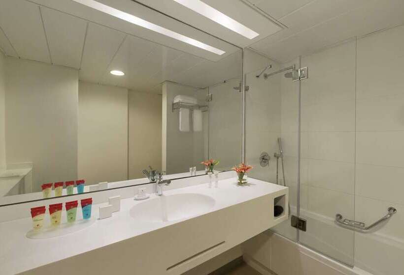 Ramada Hotel & Suites By Wyndham Netanya