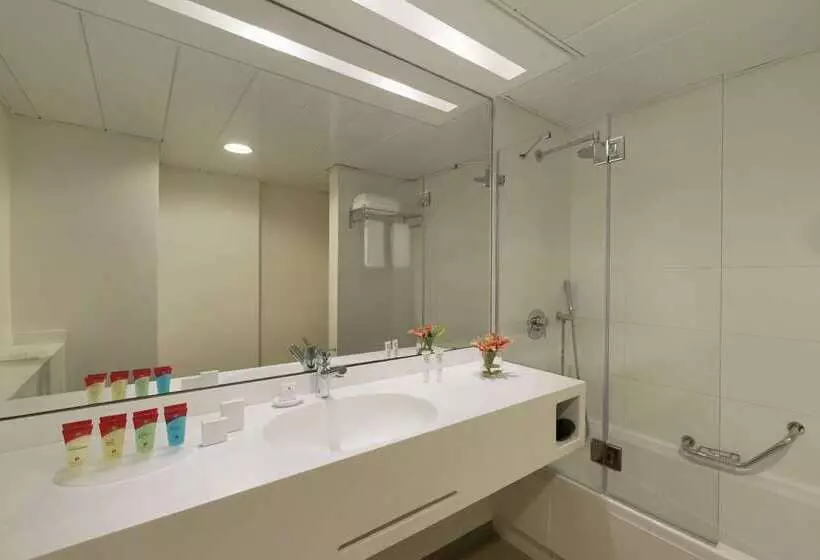 Ramada Hotel & Suites By Wyndham Netanya